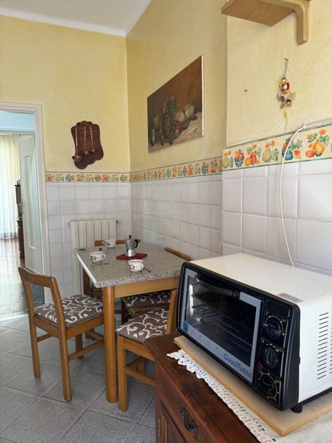 Apartment, 2 Bedrooms, Balcony | Private kitchen | Fridge, oven, stovetop, cookware/dishes/utensils