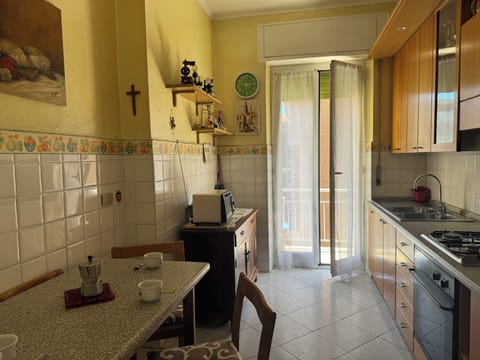 Apartment, 2 Bedrooms, Balcony | Private kitchen | Fridge, oven, stovetop, cookware/dishes/utensils