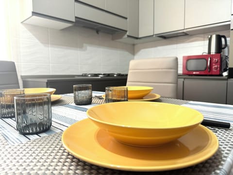 Apartment, Balcony | Private kitchen | Fridge, microwave, oven, stovetop