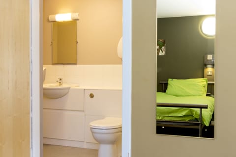 2 Bed Private Room Ensuite | Wheelchair access