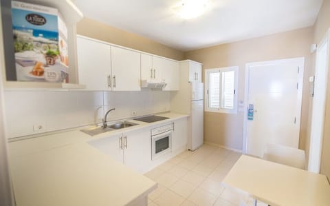 Duplex, 2 Bedrooms, Terrace | Private kitchen | Fridge, microwave, stovetop, coffee/tea maker