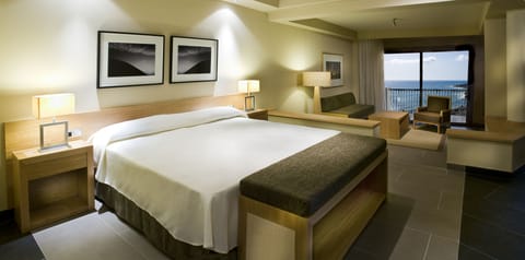 In-room safe, free WiFi, bed sheets