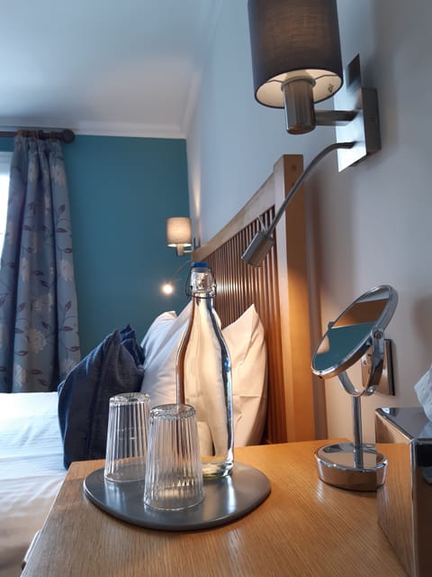 Comfort Double Room | Desk, blackout drapes, iron/ironing board, free WiFi