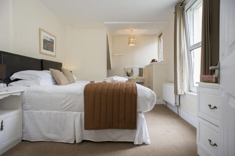 Standard Double or Twin Room | Desk, laptop workspace, iron/ironing board, free WiFi