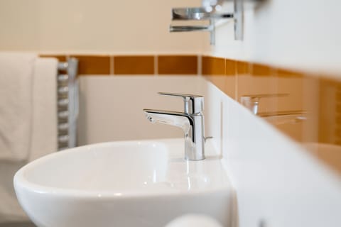 Double or Twin Room | Bathroom sink