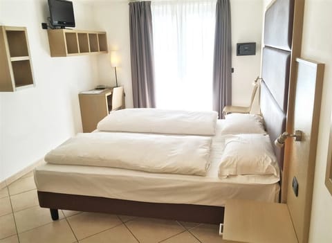 In-room safe, desk, soundproofing, free WiFi