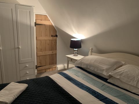 Double Room, Ensuite | Iron/ironing board, free WiFi, bed sheets