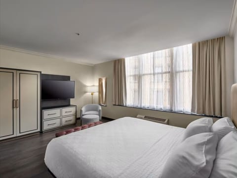 Suite, 1 Bedroom | In-room safe, desk, laptop workspace, blackout drapes