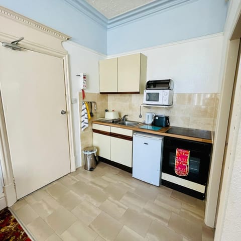 Classic Studio, Ensuite (Sleeps 2) | Private kitchen