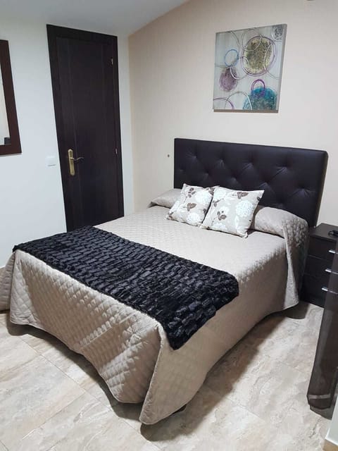 Single Room | Free cribs/infant beds, free WiFi, bed sheets