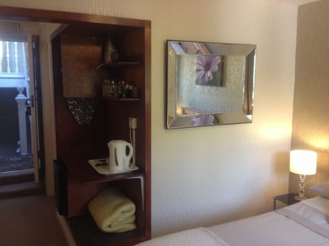 Double Room | 1 bedroom, iron/ironing board, free WiFi, bed sheets