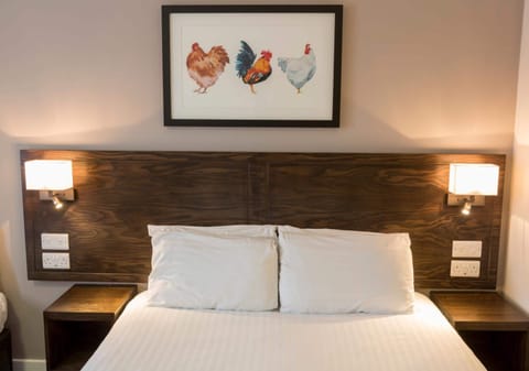 Double Room | Desk, iron/ironing board, free WiFi, bed sheets