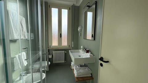 Family Room (5 people Hotel) | Bathroom | Shower, hair dryer, towels, soap