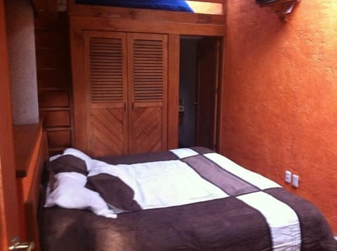 Deluxe Room, 1 Bedroom | Iron/ironing board, free WiFi, bed sheets