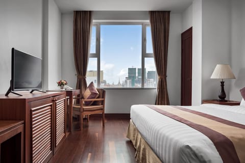 Superior Double Room, City View | In-room safe, desk, laptop workspace, bed sheets