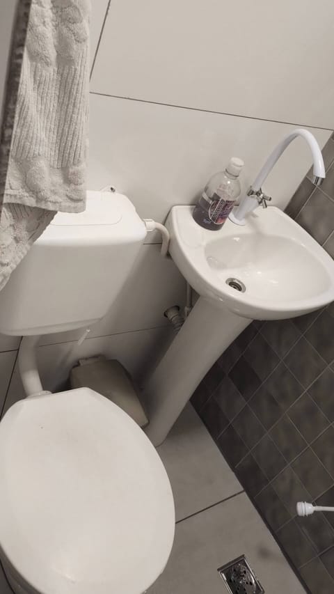 Standard Room | Bathroom | Shower, towels