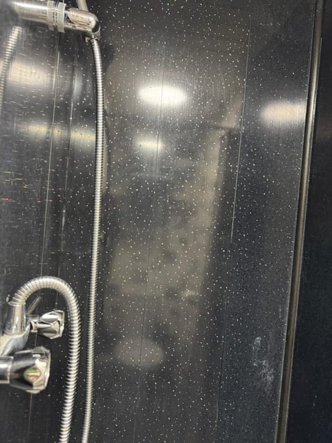 Room 201 | Bathroom | Towels, toilet paper