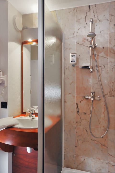 Family Room, 2 Bedrooms | Bathroom | Shower, eco-friendly toiletries, hair dryer, towels