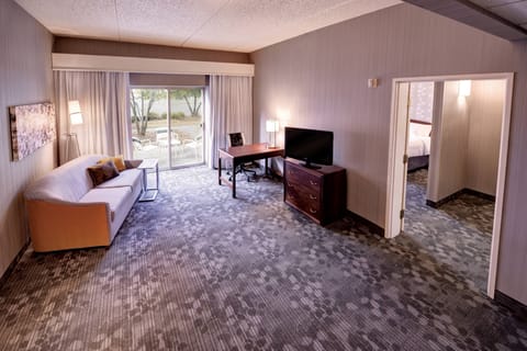 Suite, 1 Bedroom, Courtyard View | Premium bedding, down comforters, in-room safe, desk