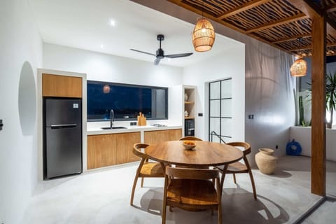 Basic Villa | Dining