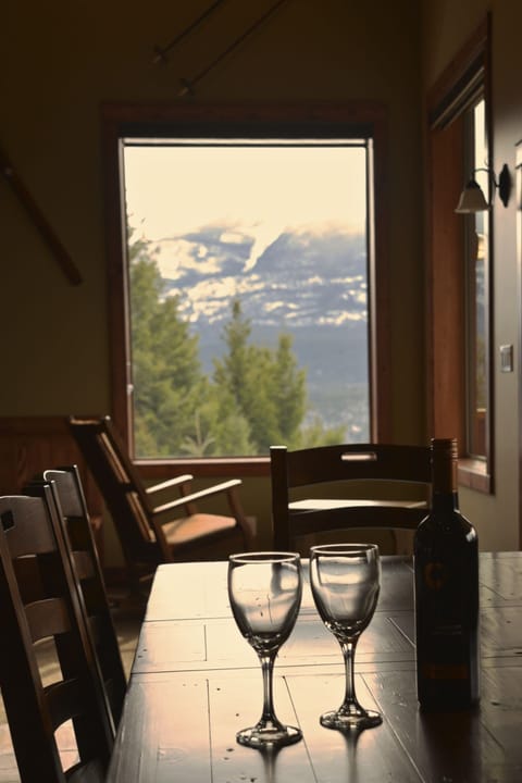 MountainView Chalet | In-room dining