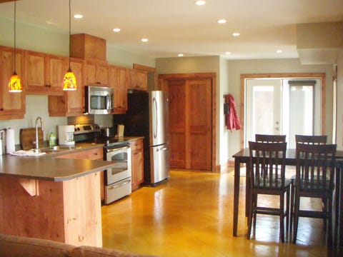 Sun Suite | Private kitchen | Full-size fridge, microwave, stovetop, dishwasher