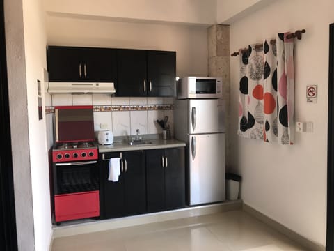 Studio | Private kitchen | Fridge, stovetop, coffee/tea maker, cookware/dishes/utensils