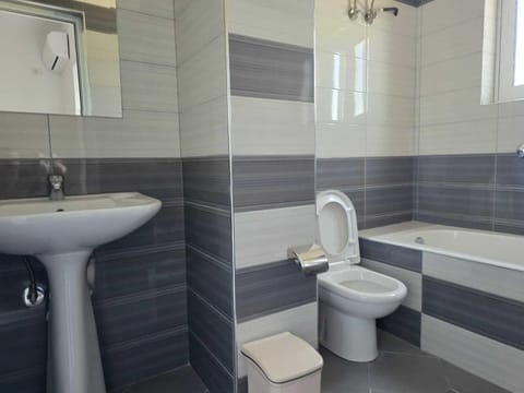 Towels, soap, shampoo, toilet paper