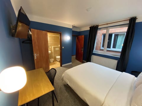 Double Room | In-room safe, desk, soundproofing, free WiFi