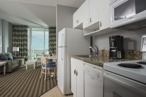 King Suite - Ocean Front | Private kitchenette | Full-size fridge, microwave, oven, stovetop