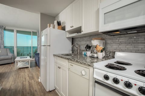 One-Bedroom Suite with Ocean View and Spa Bath | Private kitchen | Full-size fridge, microwave, oven, stovetop