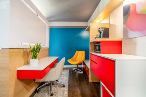 Room, 1 Queen Bed (Petit) | Floor plan