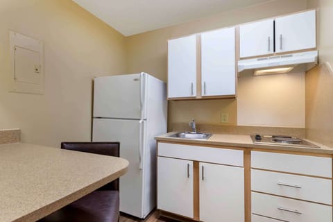 Studio, 1 Queen Bed, Non Smoking | Private kitchen | Fridge, microwave, stovetop