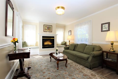 Creekside Suite | Living area | Fireplace