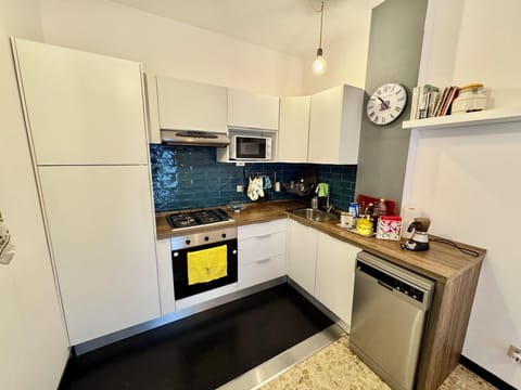 Apartment, Balcony, Sea View | Private kitchen | Fridge, microwave, oven, stovetop
