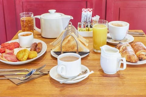Daily full breakfast (GBP 11 per person)