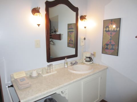 Deluxe Room, 1 Queen Bed | Bathroom sink