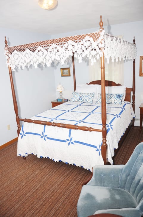 Deluxe Room, 1 Queen Bed | Individually decorated, individually furnished, free WiFi