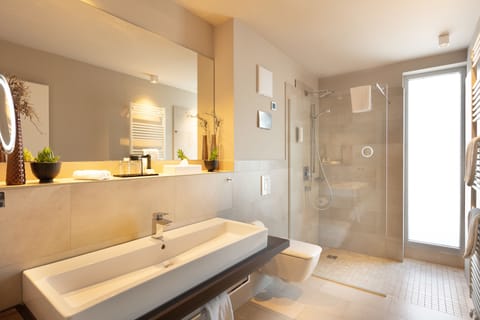 Junior Suite, Non Smoking | Bathroom | Shower, rainfall showerhead, free toiletries, hair dryer