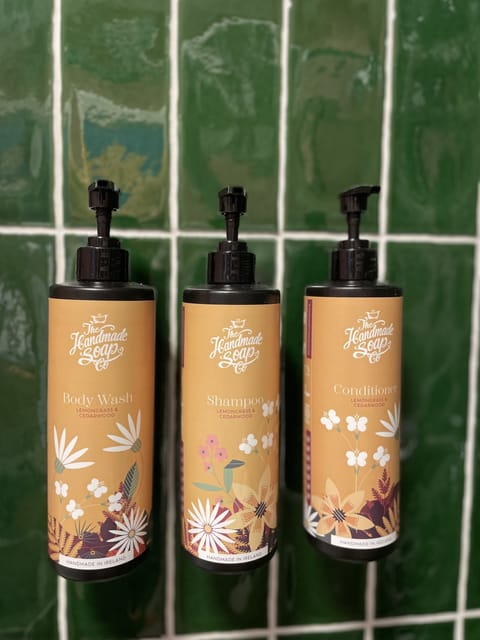 Superior Double Room, Ensuite (Wing) | Bathroom | Free toiletries, hair dryer, towels, soap