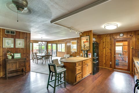 House (6 Bedrooms) | Interior