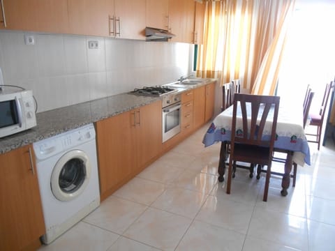 Economy Apartment, 3 Bedrooms, Kitchen, Harbor View | Private kitchen