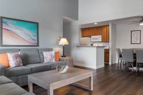 Condo, 3 Bedrooms, Non Smoking, Kitchen | Living area