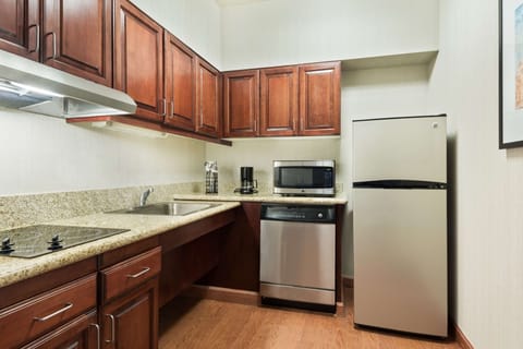 Full-size fridge, microwave, stovetop, dishwasher