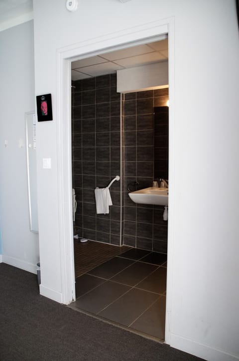 Room, Accessible, Terrace | Bathroom | Shower, free toiletries, hair dryer, towels