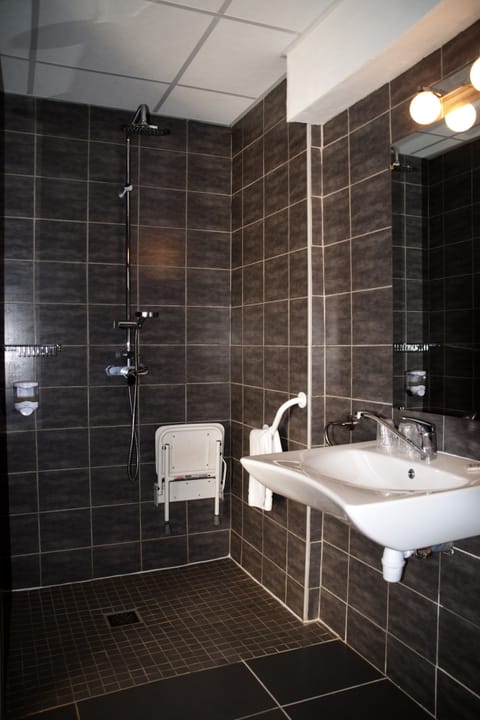 Room, Accessible, Terrace | Bathroom | Shower, free toiletries, hair dryer, towels