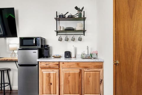 Deluxe Suite, Mountain View | Private kitchen | Mini-fridge, microwave, coffee/tea maker