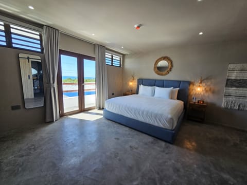 Deluxe Room, 1 King Bed, Ocean View | Beach/ocean view