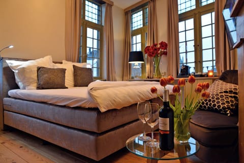 Deluxe Double Room | Minibar, in-room safe, desk, laptop workspace