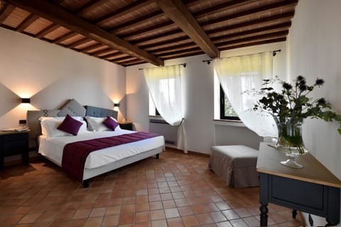 Deluxe Room | Desk, blackout drapes, cribs/infant beds, free WiFi